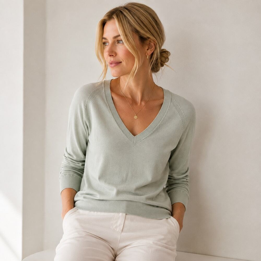 Banana Republic Women L 100% Merino Wool V Neck Sweater Mint Green Minimalist